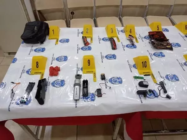 PKK'lı terörist çikolata ve kek ambalajlarına gizlediği patlayıcıyla yakalandı PKK'lı terörist çikolata ve kek ambalajlarına gizlediği patlayıcıyla yakalandı