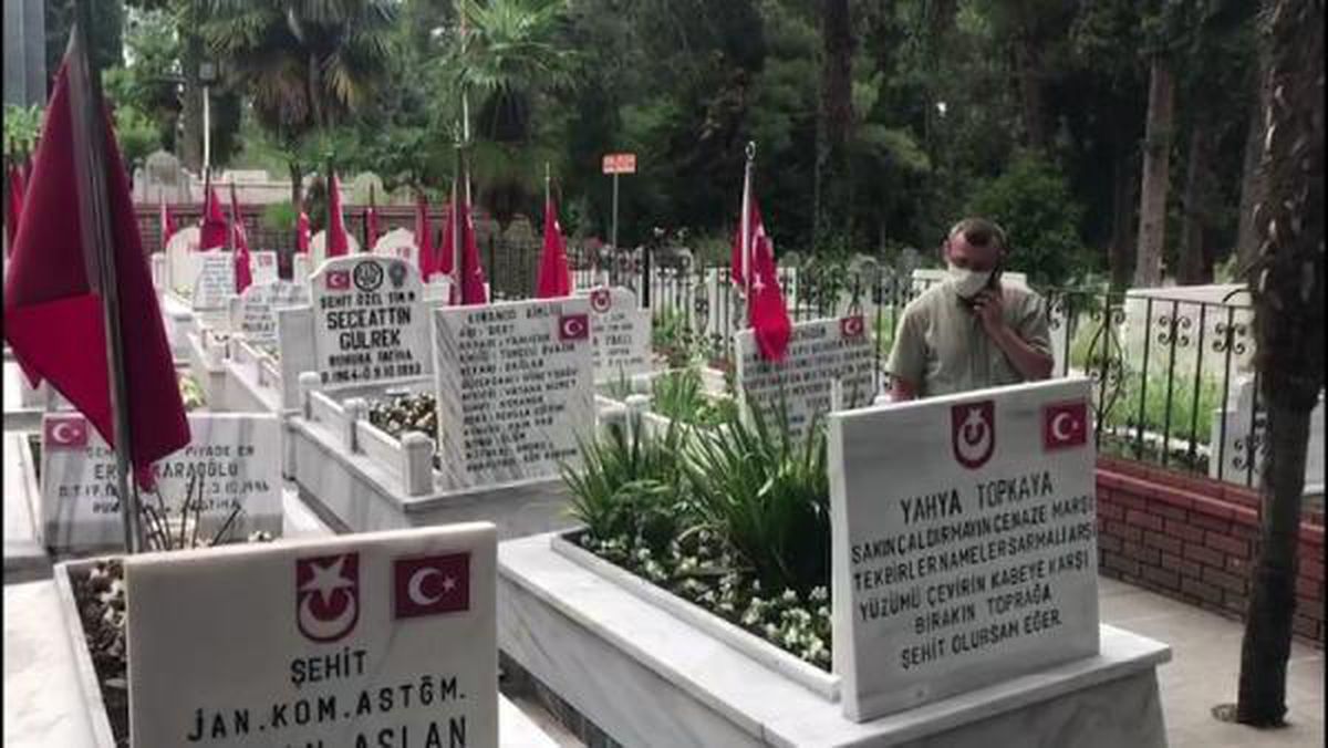 SAMSUN'DA ŞEHİTLİKTEKİ TÜRK BAYRAĞI VE DİREĞİ ÇALAN HIRSIZLAR, YAKALANDI