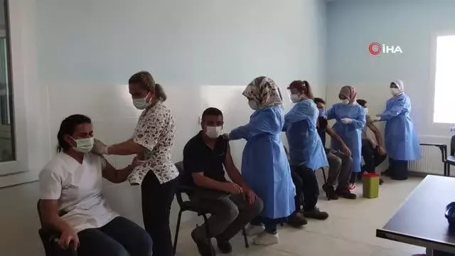 Sanayi şehri Gaziantep'te sanayi çalışanları aşılanıyor