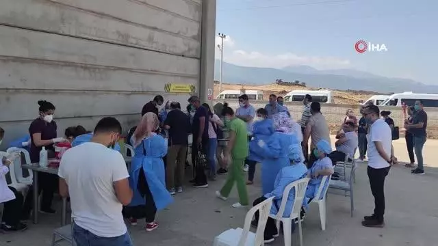 Sanayi şehri Gaziantep'te sanayi çalışanları aşılanıyor