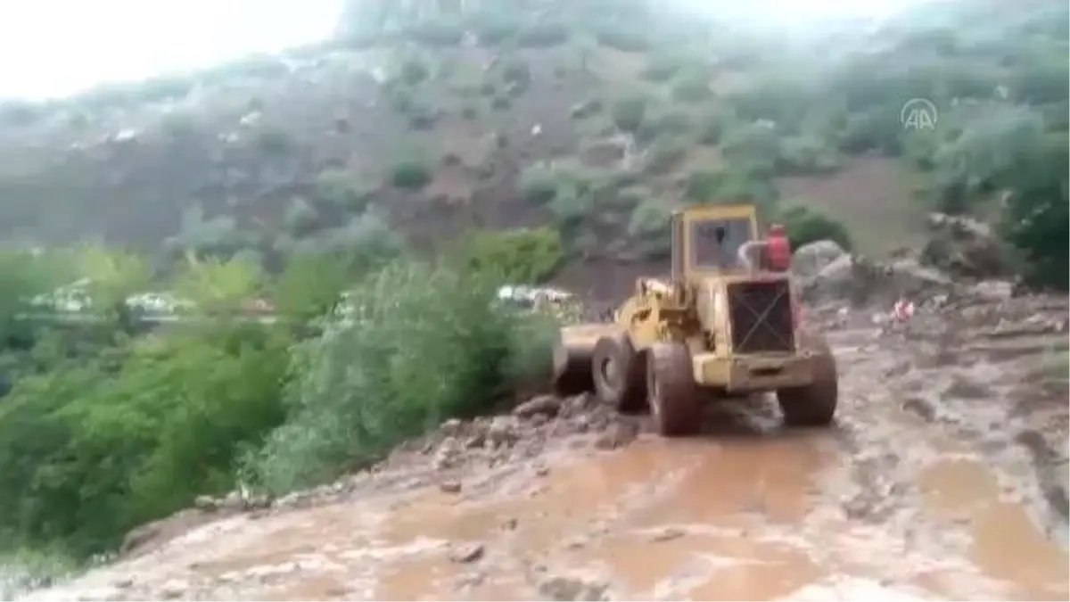 Son dakika... Kayseri'de sel nedeniyle kapanan kırsaldaki 5 mahallenin yolu ulaşıma açıldı