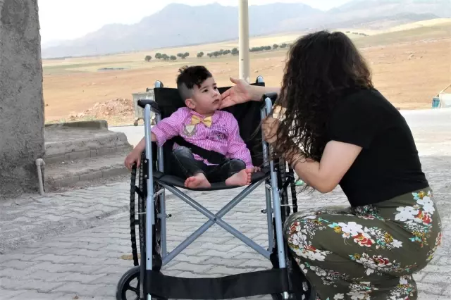Silopi'de 5 ihtiyaç sahibi engellinin tekerlekli sandalye ihtiyacı giderildi