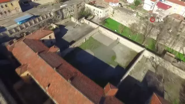 Tarihi Sinop Cezaevi restorasyonunda Selçuklu dönemine ait kitabeler ortaya çıktı Tarihi Sinop Cezaevi restorasyonunda Selçuklu dönemine ait kitabeler ortaya çıktı