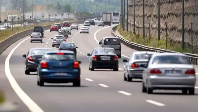 Tasarı yasalaştı, trafik sigortası poliçe fiyatlarında düşüş başladı Tasarı yasalaştı, trafik sigortası poliçe fiyatlarında düşüş başladı
