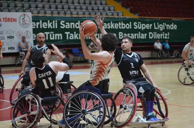 Tekerlekli Sandalye Basketbol Süper Ligi play-off yarı finalistleri belli oldu