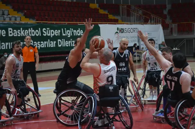 Tekerlekli Sandalye Basketbol Süper Ligi play-off yarı finalistleri belli oldu