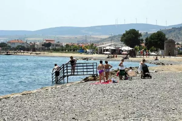 Tekirdağ'da mavi bayraklı plajlara 'Müsilaj nedeniyle denize girmeyin' tabelaları asıldı