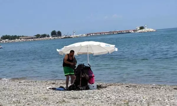 Tekirdağ'da mavi bayraklı plajlara 'Müsilaj nedeniyle denize girmeyin' tabelaları asıldı