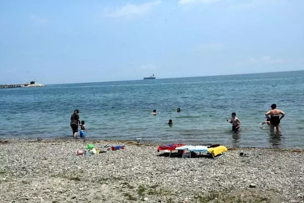Tekirdağ'da mavi bayraklı plajlara 'Müsilaj nedeniyle denize girmeyin' tabelaları asıldı
