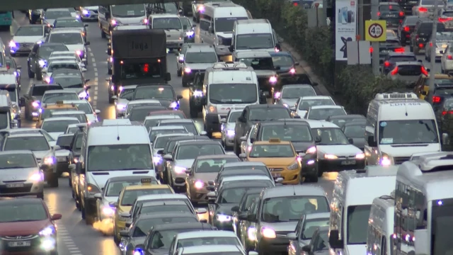 Trafikte yeni dönem! Mayıs 2022'den itibaren araçlara karakutu zorunluluğu geliyor