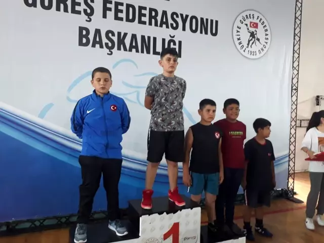 Türkiye Güreş Şampiyonasında Türkiye 2.cisi olarak Şuhutluları sevince boğdu
