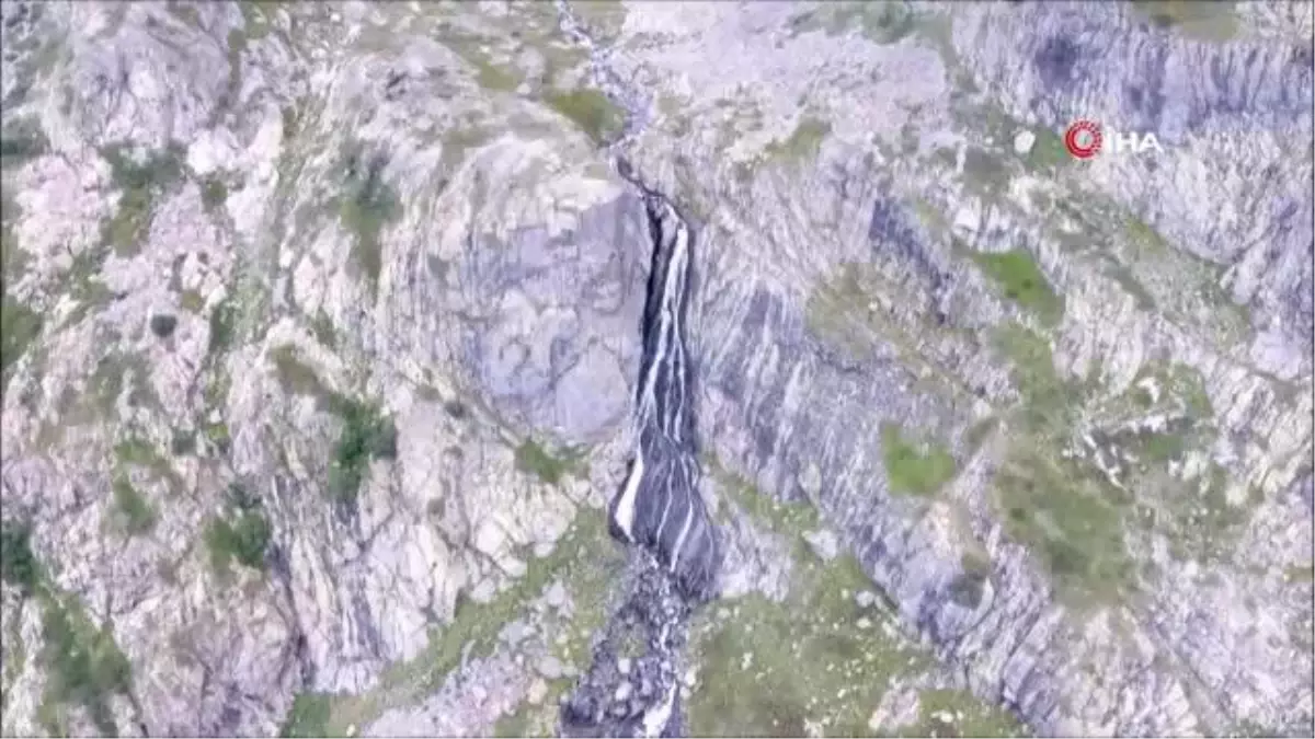 Türkiye'nin en yüksek şelalesi Ciro ziyaretçilerini ağırlıyor