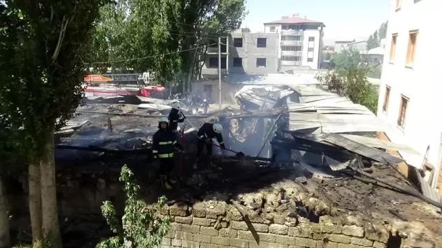 Son Dakika | Van'da ahır yangını; 3 yaralı