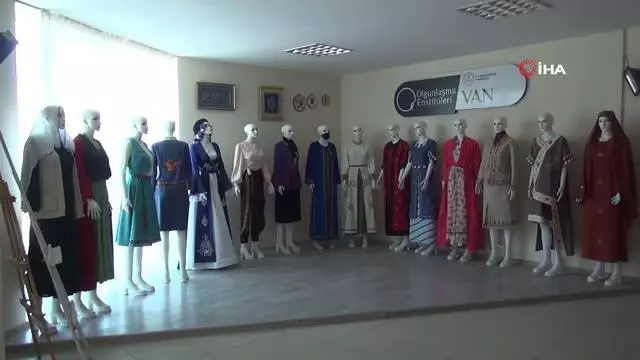 Son dakika! Van Kalesi'nde Urartu ve yöresel kıyafet defilesi hazırlığı
