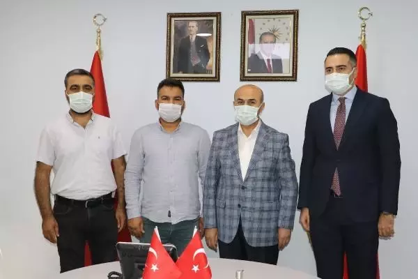 MARDİN YOLUN KARŞISINA GEÇMEKTE ZORLANAN HELİN'E DESTEK OLAN ŞOFÖR, ÖDÜLLENDİRİLDİ