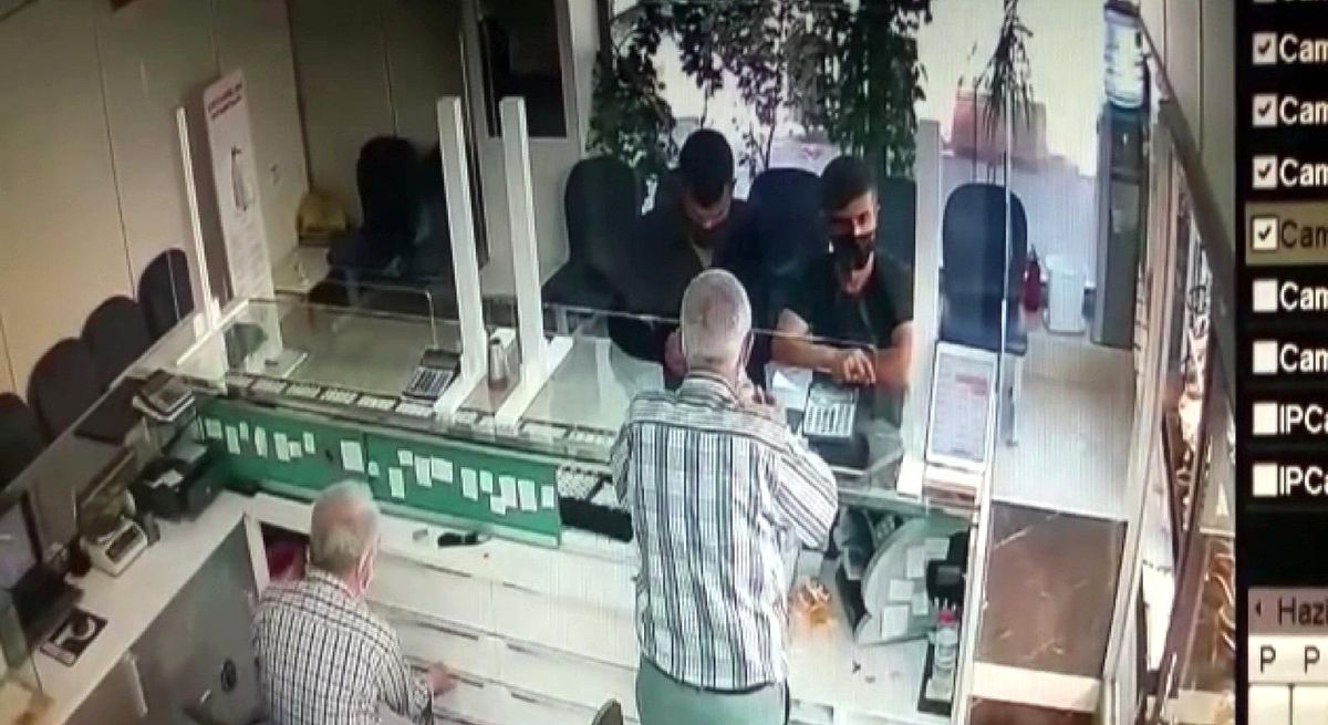 Yozgat'ta kuyumcu soygunu güvenlik kamerasına yansıdı