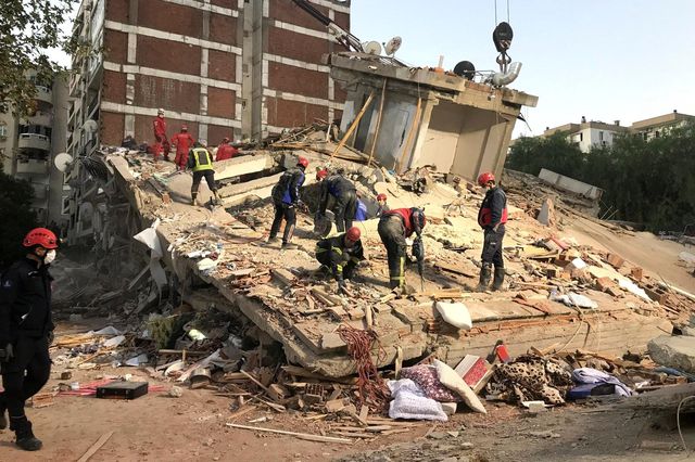 15 kişiye mezar olan Doğanlar Apartmanı deprem yönetmeliğine aykırı yapılmış