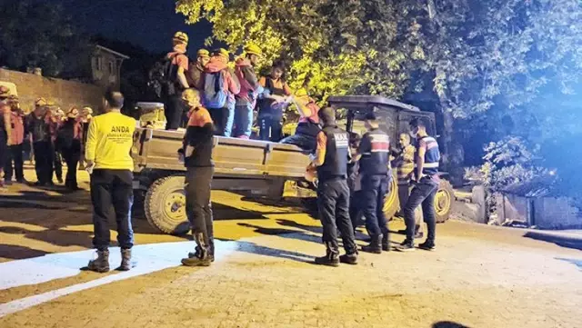 200 kişilik ekip tarafından aranan adam, ormanda ağaca asılı halde bulundu 200 kişilik ekip tarafından aranan adam, ormanda ağaca asılı halde bulundu