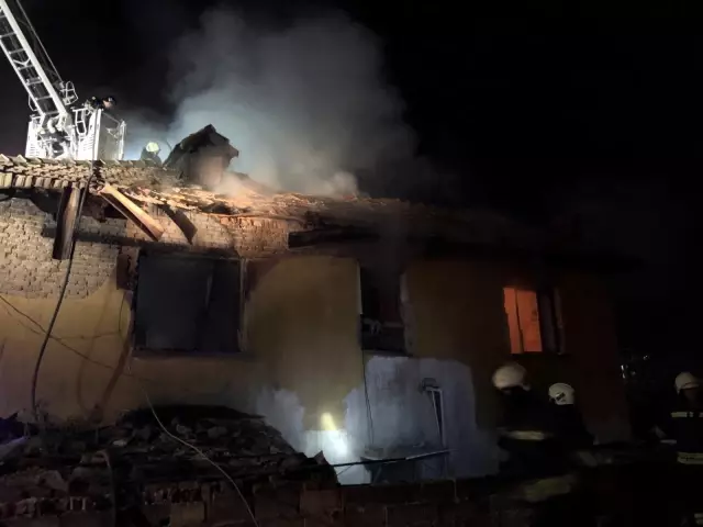 : 3 küçük kız kardeş müstakil evde çıkan yangında hayatını kaybetti