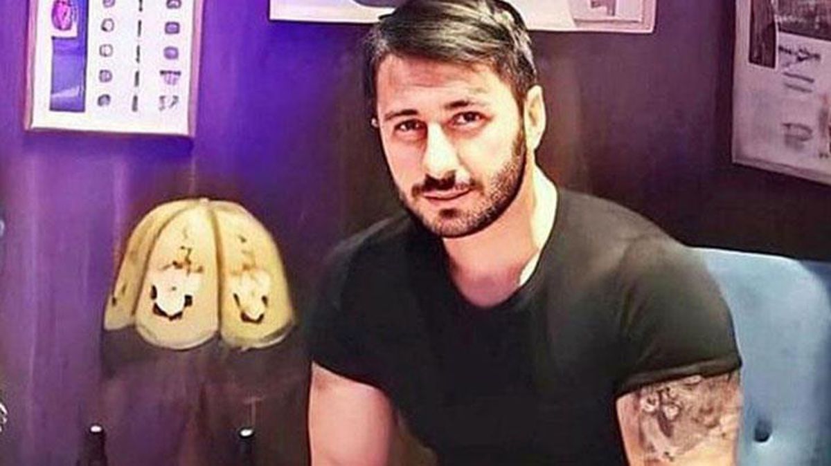 Genç karikatürist başına poşet geçirilmiş halde otel odasında ölü bulundu! Yanındaki helyum düzeneği dikkat çekti