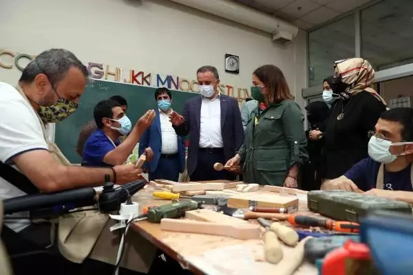 AK Parti İl Başkan Yardımcısı Madak, 'Engelliler Sarayı'nı ziyaret etti