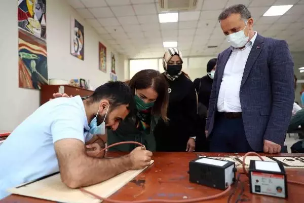 AK Parti İl Başkan Yardımcısı Madak, 'Engelliler Sarayı'nı ziyaret etti