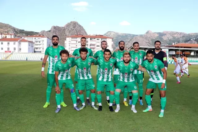 Amasyaspor 1968 futbolcuları galibiyeti oynayarak kutladı Amasyaspor 1968 futbolcuları galibiyeti oynayarak kutladı