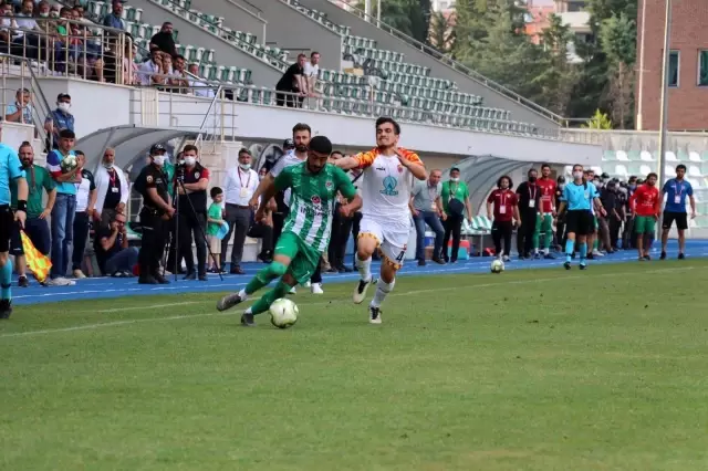 Amasyaspor 1968 futbolcuları galibiyeti oynayarak kutladı Amasyaspor 1968 futbolcuları galibiyeti oynayarak kutladı