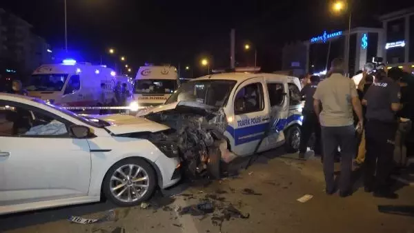 Son dakika haberleri | Aşırı süratli otomobilin alkollü sürücüsü polis noktasına daldı 2'si polis 4 yaralı - KAZA MOBESEDE