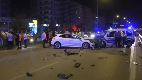 Son dakika haberleri | Aşırı süratli otomobilin alkollü sürücüsü polis noktasına daldı 2'si polis 4 yaralı - KAZA MOBESEDE