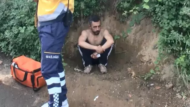 Babasıyla tartışan adam, kendini jiletleyip ateşe verdiği evini izledi Babasıyla tartışan adam, kendini jiletleyip ateşe verdiği evini izledi