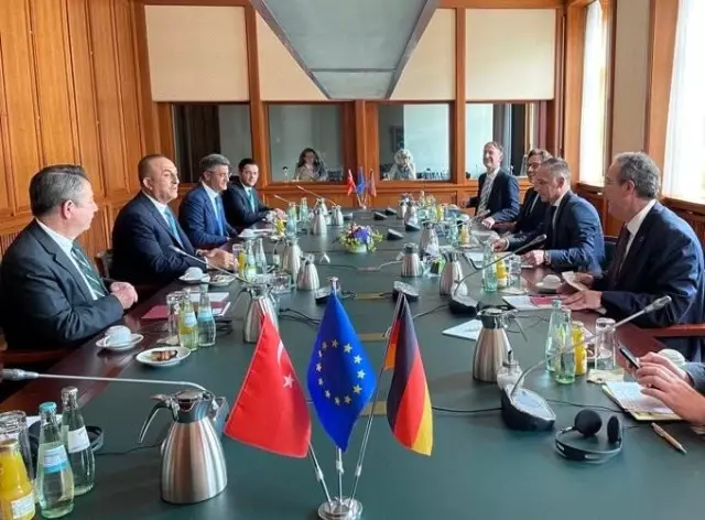 Bakan Çavuşoğlu, Libya Başbakanı Dibeybe ile görüştüÇavuşoğlu, İkinci Berlin Konferansı'na katılmak üzere Berlin'de