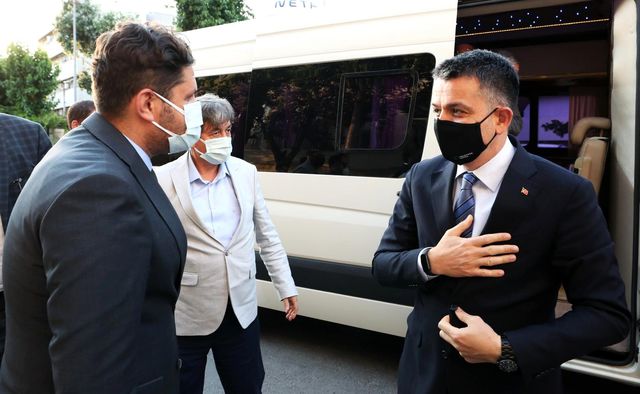 Tarım ve Orman Bakanı Pakdemirli, İzmir İl Sağlık Müdürlüğünü ziyaret etti