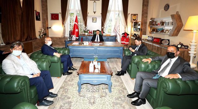 Tarım ve Orman Bakanı Pakdemirli, İzmir İl Sağlık Müdürlüğünü ziyaret etti