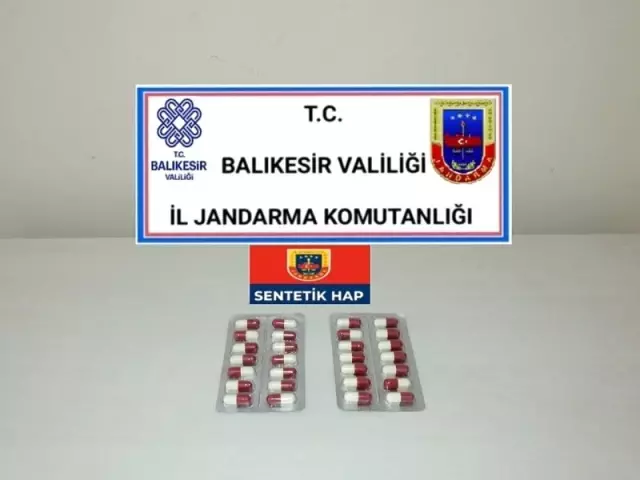 Balıkesir'de jandarmadan 10 aranan şahsa gözaltı