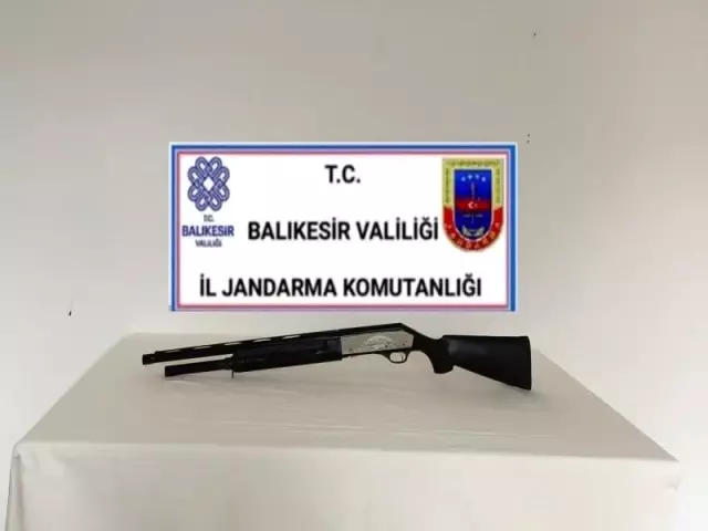 Balıkesir'de jandarmadan 10 aranan şahsa gözaltı