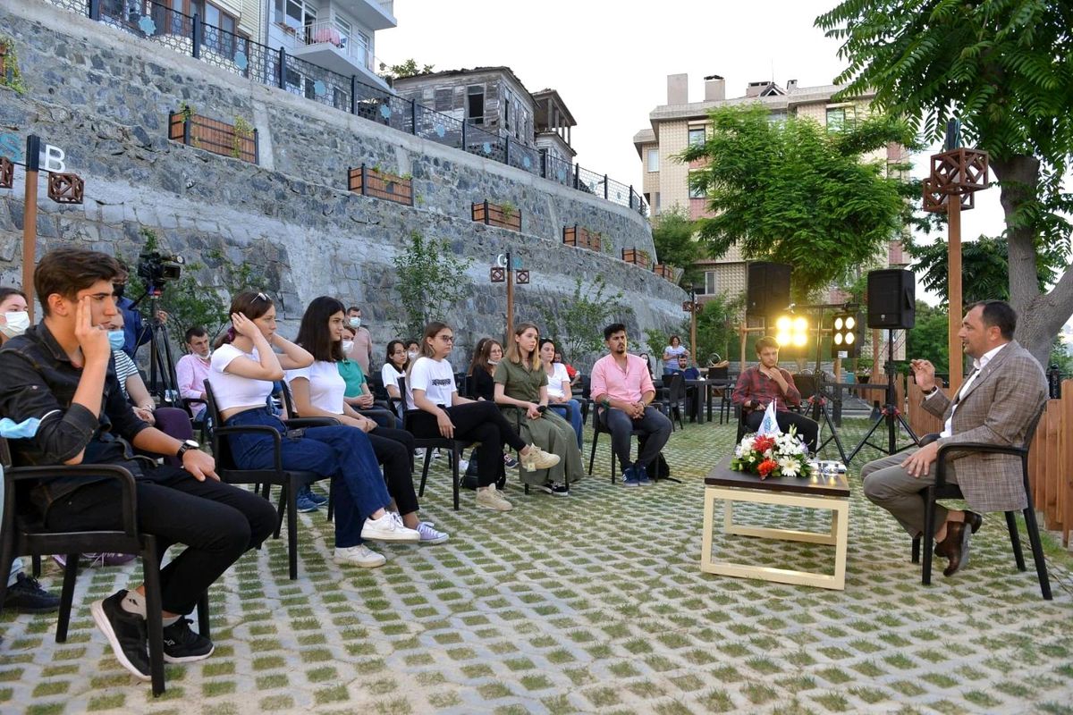 Başkan Yüksel gençlerle buluştu