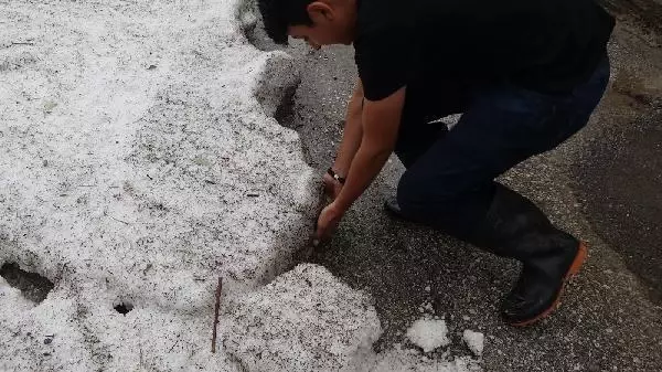 ÇORUM'DA SAĞANAĞIN ARDINDAN DOLU ETKİSİ