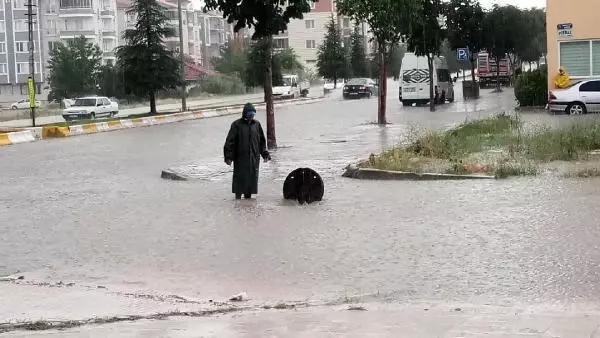 ÇORUM'DA SAĞANAĞIN ARDINDAN DOLU ETKİSİ