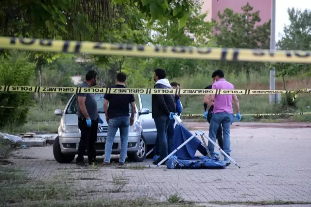 71 yaşındaki akademisyen, emekli olduğu üniversitenin otoparkında ölü olarak bulundu 71 yaşındaki akademisyen, emekli olduğu üniversitenin otoparkında ölü olarak bulundu