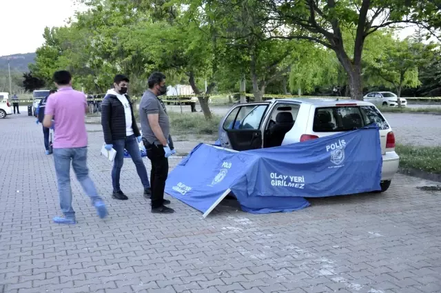 71 yaşındaki akademisyen, emekli olduğu üniversitenin otoparkında ölü olarak bulundu 71 yaşındaki akademisyen, emekli olduğu üniversitenin otoparkında ölü olarak bulundu