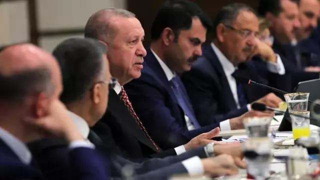 Erdoğan'dan AK Partili belediye başkanlarına talimat: 2019 seçimlerinde açıkladığımız 11 prensibe bağlı kalın Erdoğan'dan AK Partili belediye başkanlarına talimat: 2019 seçimlerinde açıkladığımız 11 prensibe bağlı kalın