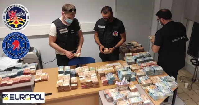 Son dakika haberleri | Europol'den 'işsizlik ödeneğinde' 12 milyon avroluk vurgun yapan suç örgütüne operasyon Son dakika haberleri | Europol'den 'işsizlik ödeneğinde' 12 milyon avroluk vurgun yapan suç örgütüne operasyon