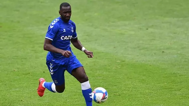 Fenerbahçe ve Galatasaray'ı peşinden koşturan Bolasie, Rizespor'la anlaşmaya vardı Fenerbahçe ve Galatasaray'ı peşinden koşturan Bolasie, Rizespor'la anlaşmaya vardı