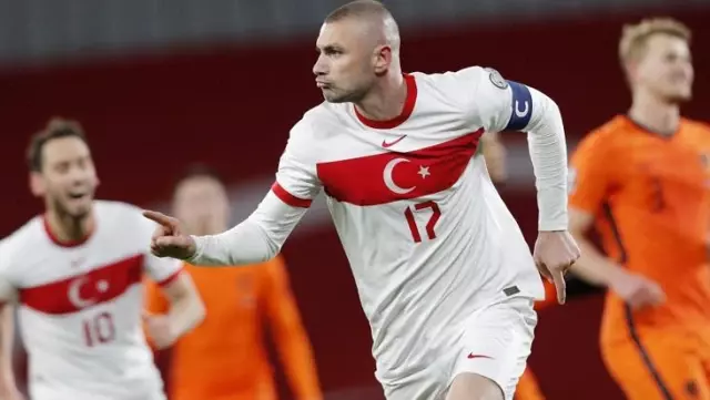 Hakan Çalhanoğlu'nu kaptıran Milan, Milli Takım'ın golcüsü Burak Yılmaz'ı markaja aldı Hakan Çalhanoğlu'nu kaptıran Milan, Milli Takım'ın golcüsü Burak Yılmaz'ı markaja aldı