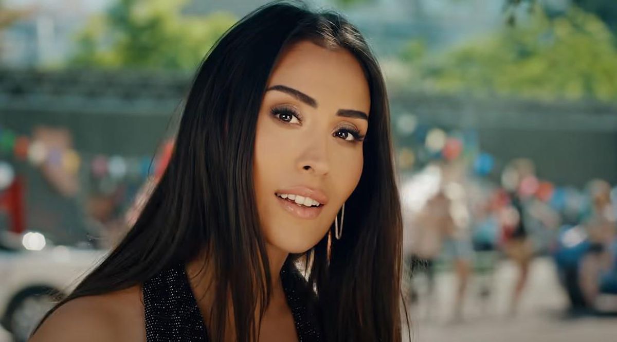 Hande Ünsal - Gönder Gelsin sözleri! 'Gönder Gelsin' şarkı sözleri nelerdir? Şarkı hakkında bilgiler nelerdir?