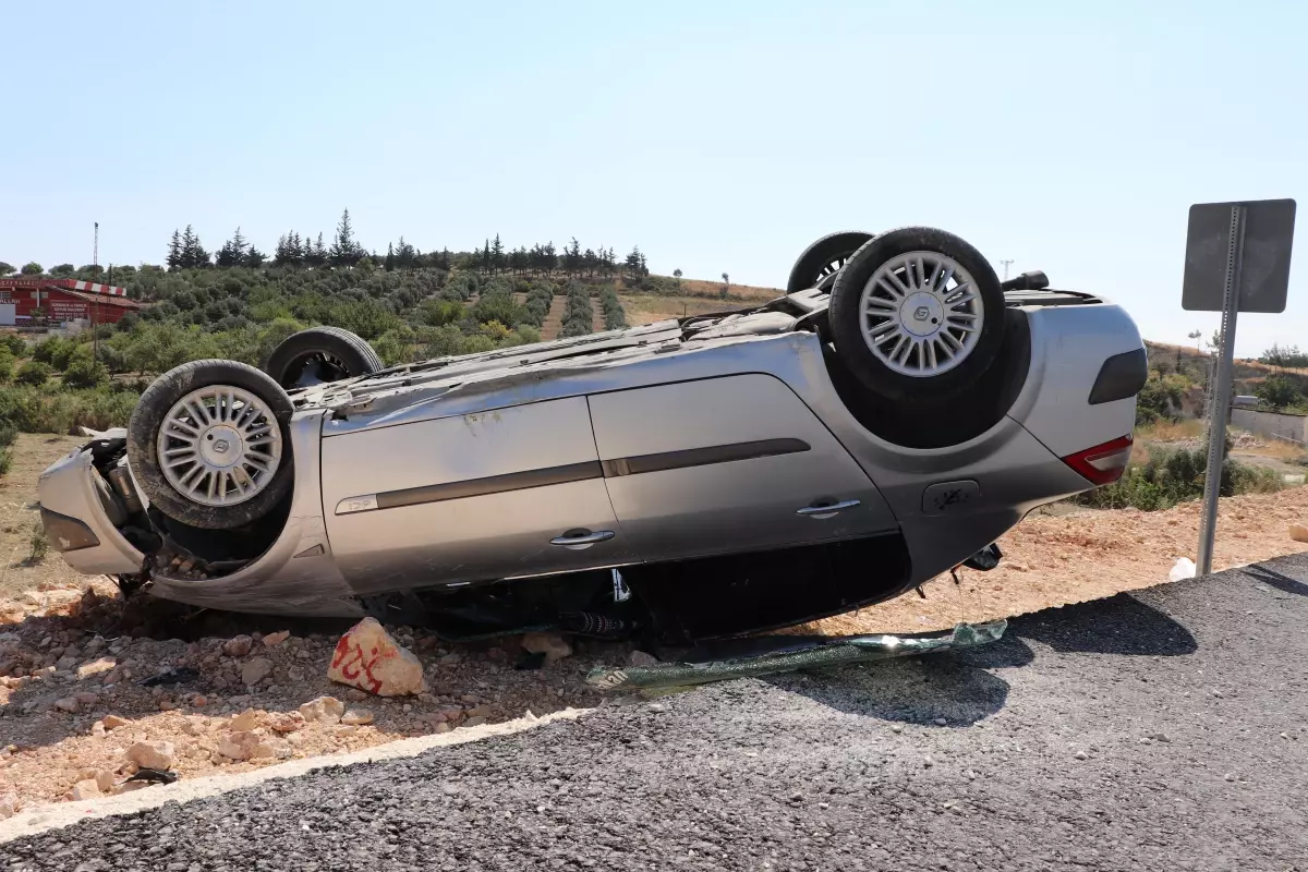 Hatay'da takla atan otomobilin sürücüsü yaralandı