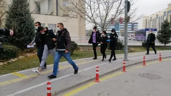 Kadir Şeker'in kurtarmaya çalıştığı Ayşe Dırla, uyuşturucuyla yakalandığı sevgilisiyle cezaevinde evlendi Kadir Şeker'in kurtarmaya çalıştığı Ayşe Dırla, uyuşturucuyla yakalandığı sevgilisiyle cezaevinde evlendi