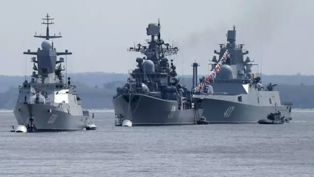 Karadeniz'de sıcak dakikalar! Rusya, İngiliz savaş gemisine uyarı ateşi açtı Karadeniz'de sıcak dakikalar! Rusya, İngiliz savaş gemisine uyarı ateşi açtı