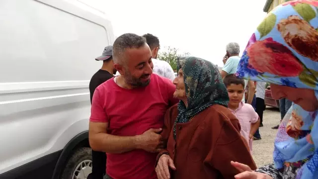 Kaybolan Emine ninenin çocuklarıyla kavuşma anı görenleri duygulandırdı